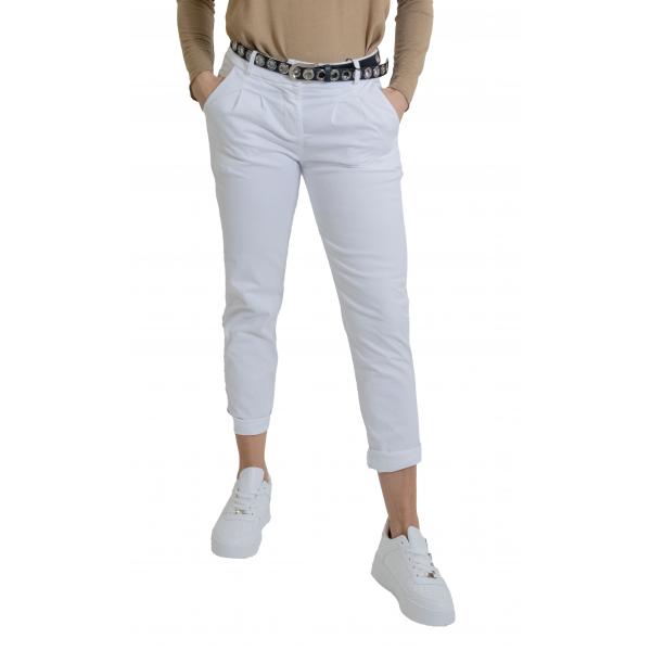 Chino con pence in cotone